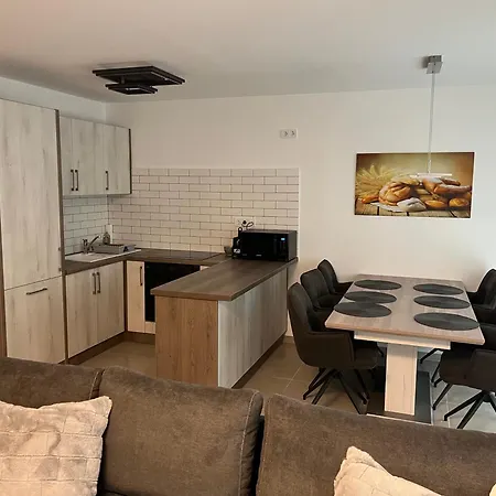 Napfeny Ll. * شوبرون