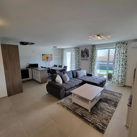 شقة Napfeny Ll. شوبرون